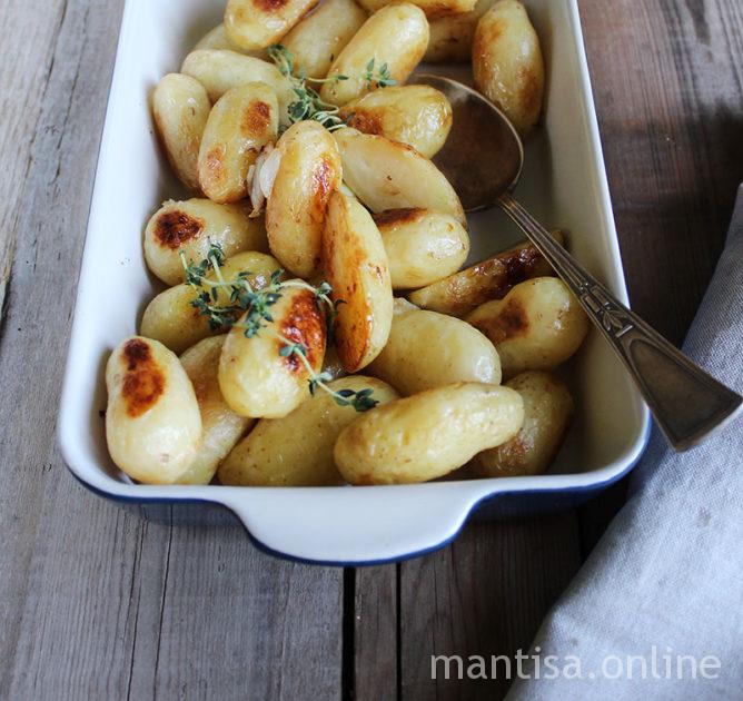 як приготувати молоду картоплю в духовці